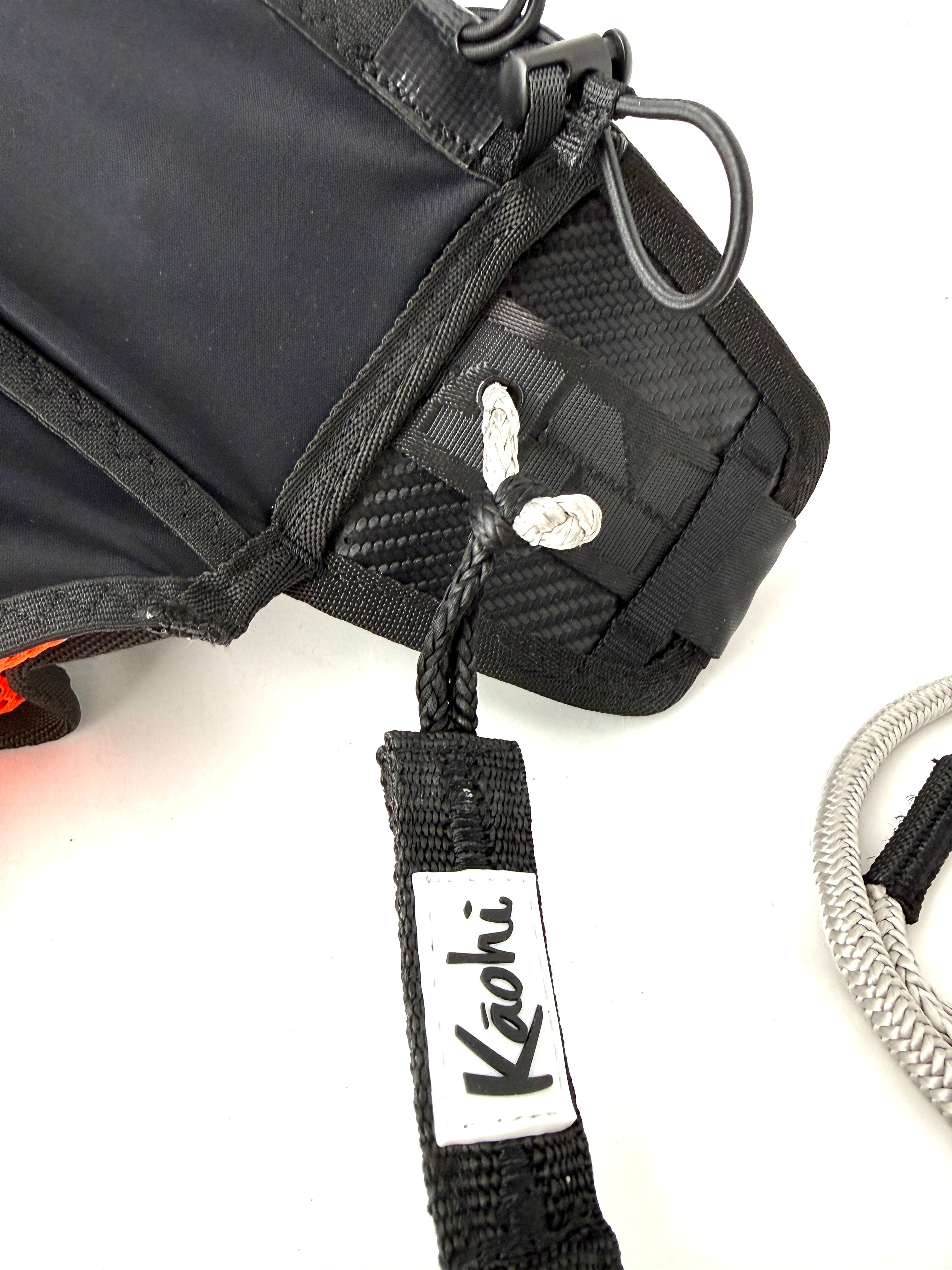 Parawing harness pouch with hook foil foiling spandex neoprene down wind safety gear dyneema loop leash connections high strength buckle silicone waist belt wind wing