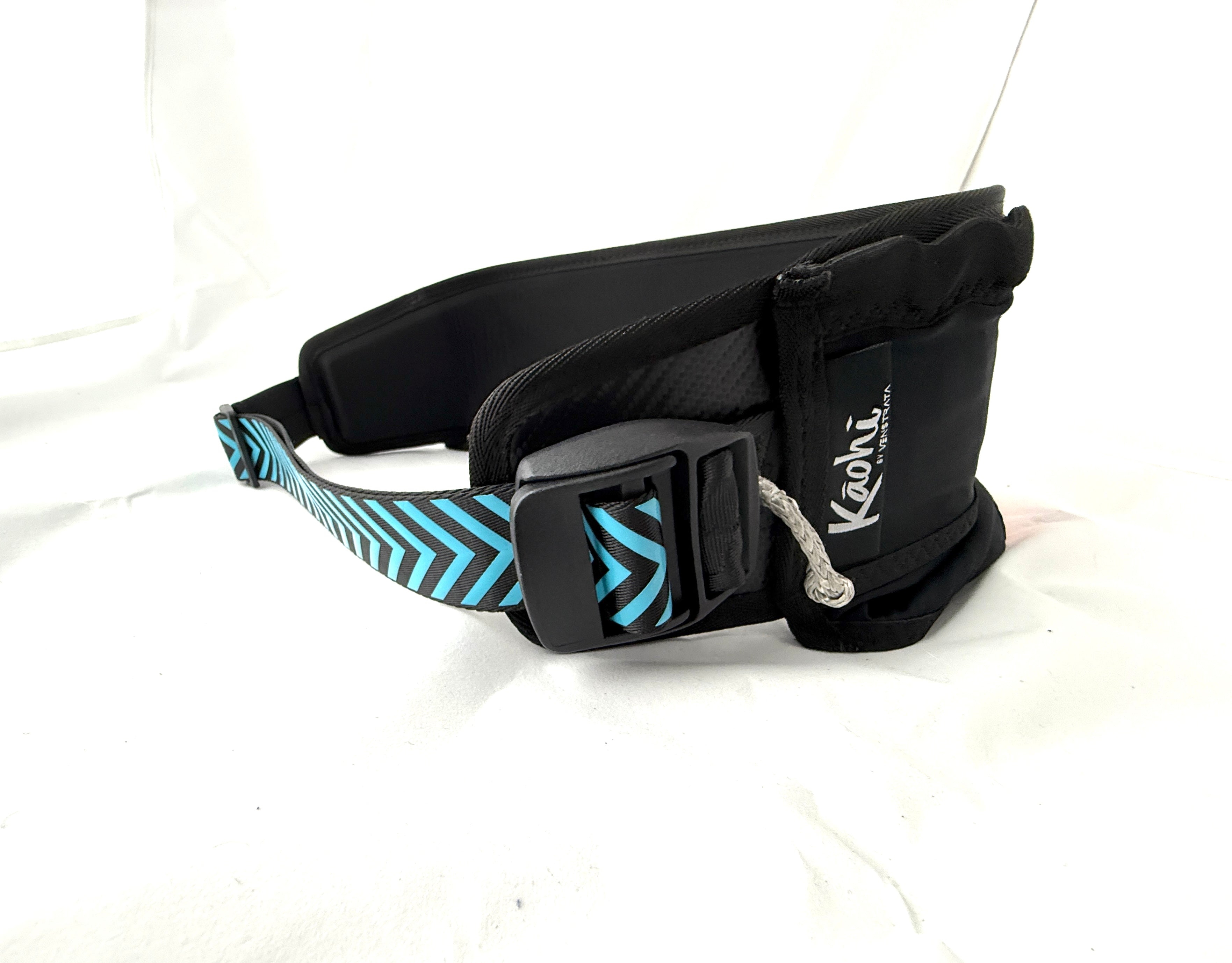Parawing harness pouch with hook foil foiling spandex neoprene down wind safety gear dyneema loop leash connections high strength buckle silicone waist belt wind wing